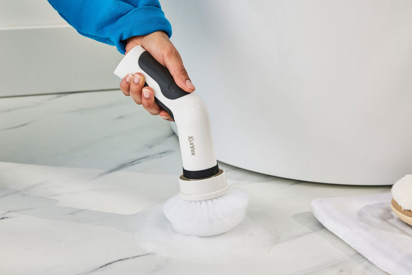ELECTRIC BRUSH   - easy clean and time saving